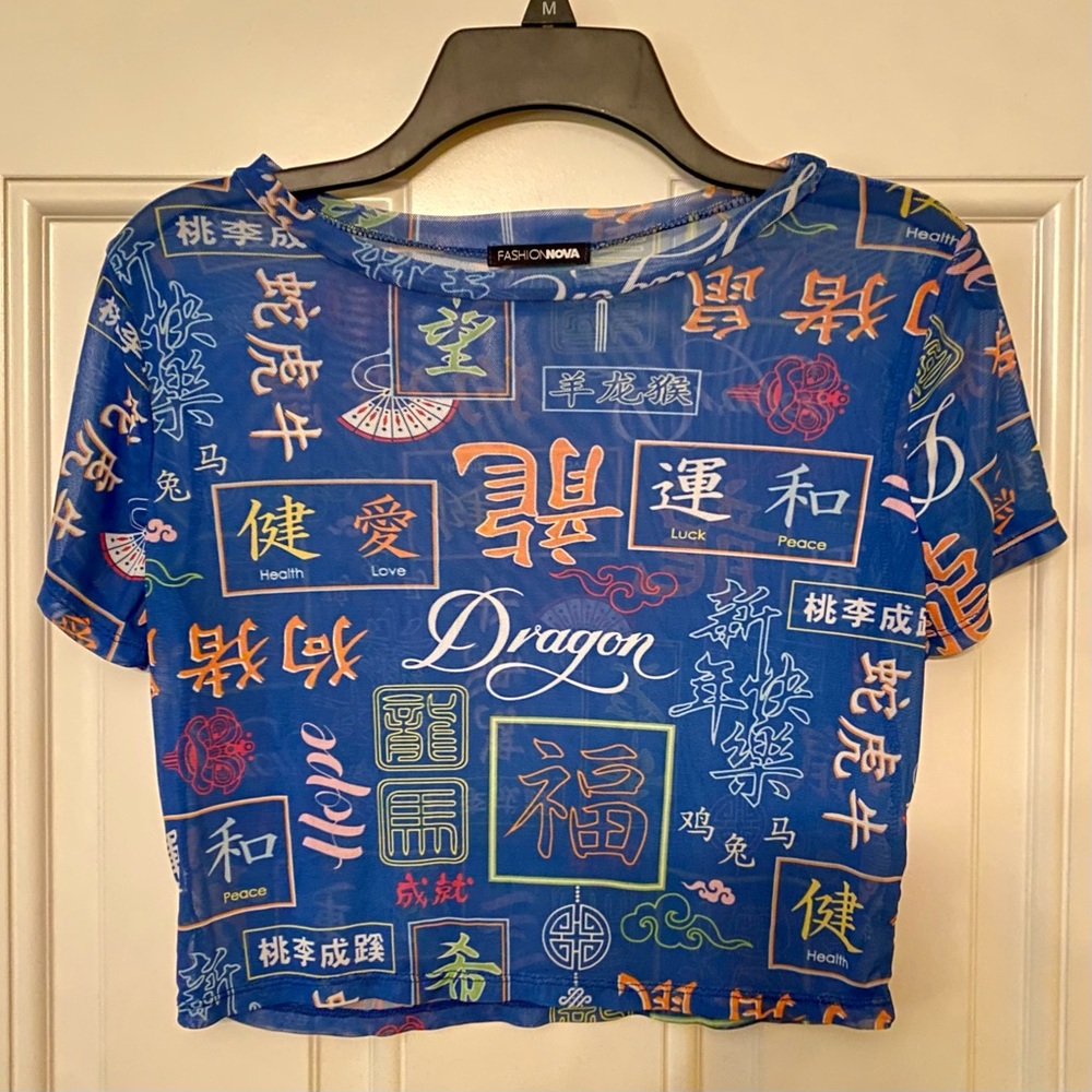 Fashion Nova Cropped Top Fits Like Jr’s Med Blue Graphic tee shirt